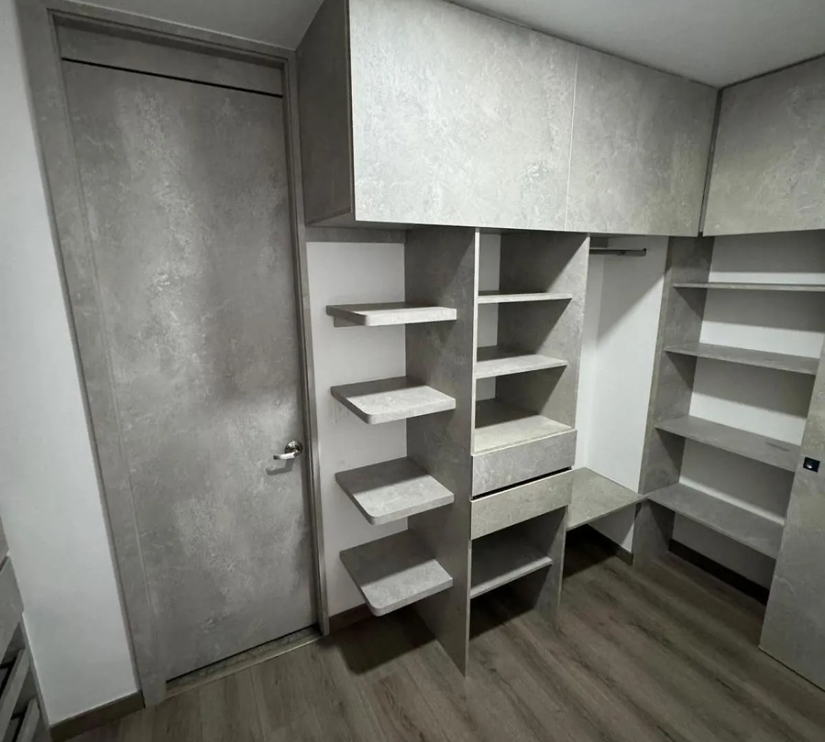 Modern 3 Bedroom Apartment With Balcony Медельин