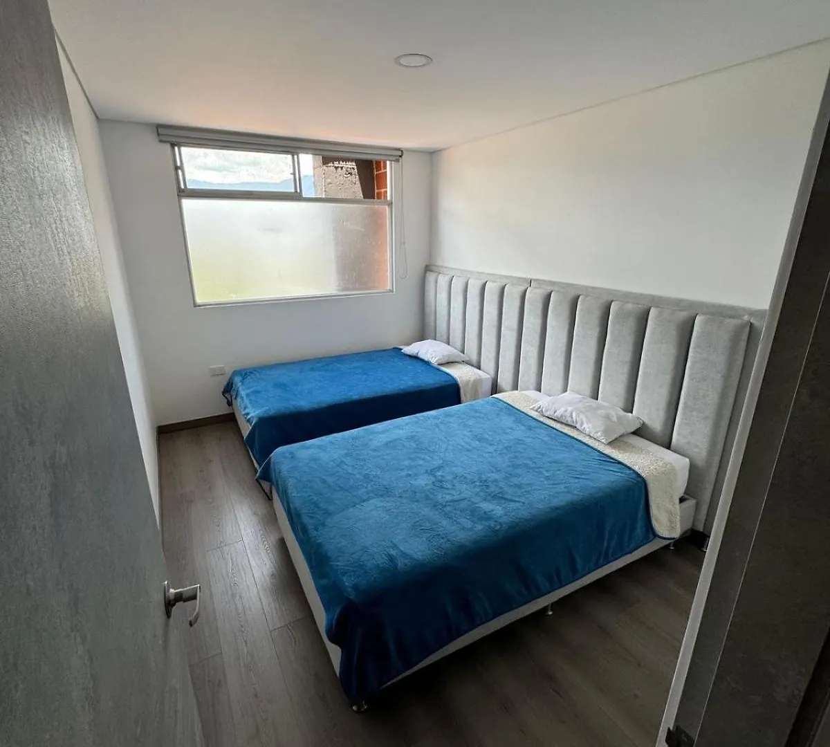 Modern 3 Bedroom Apartment With Balcony Медельин