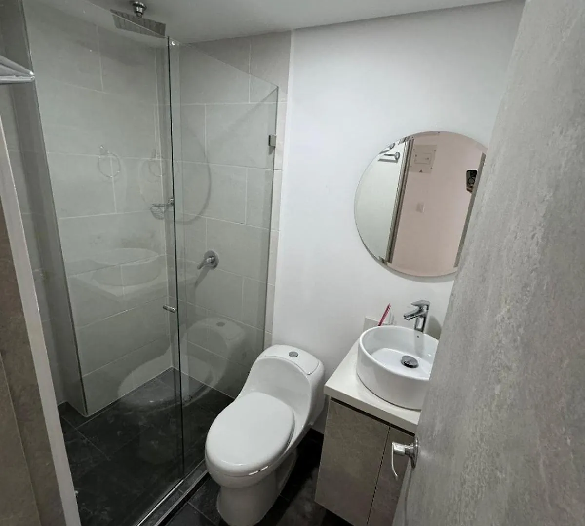 Modern 3 Bedroom Apartment With Balcony Медельин 0*,