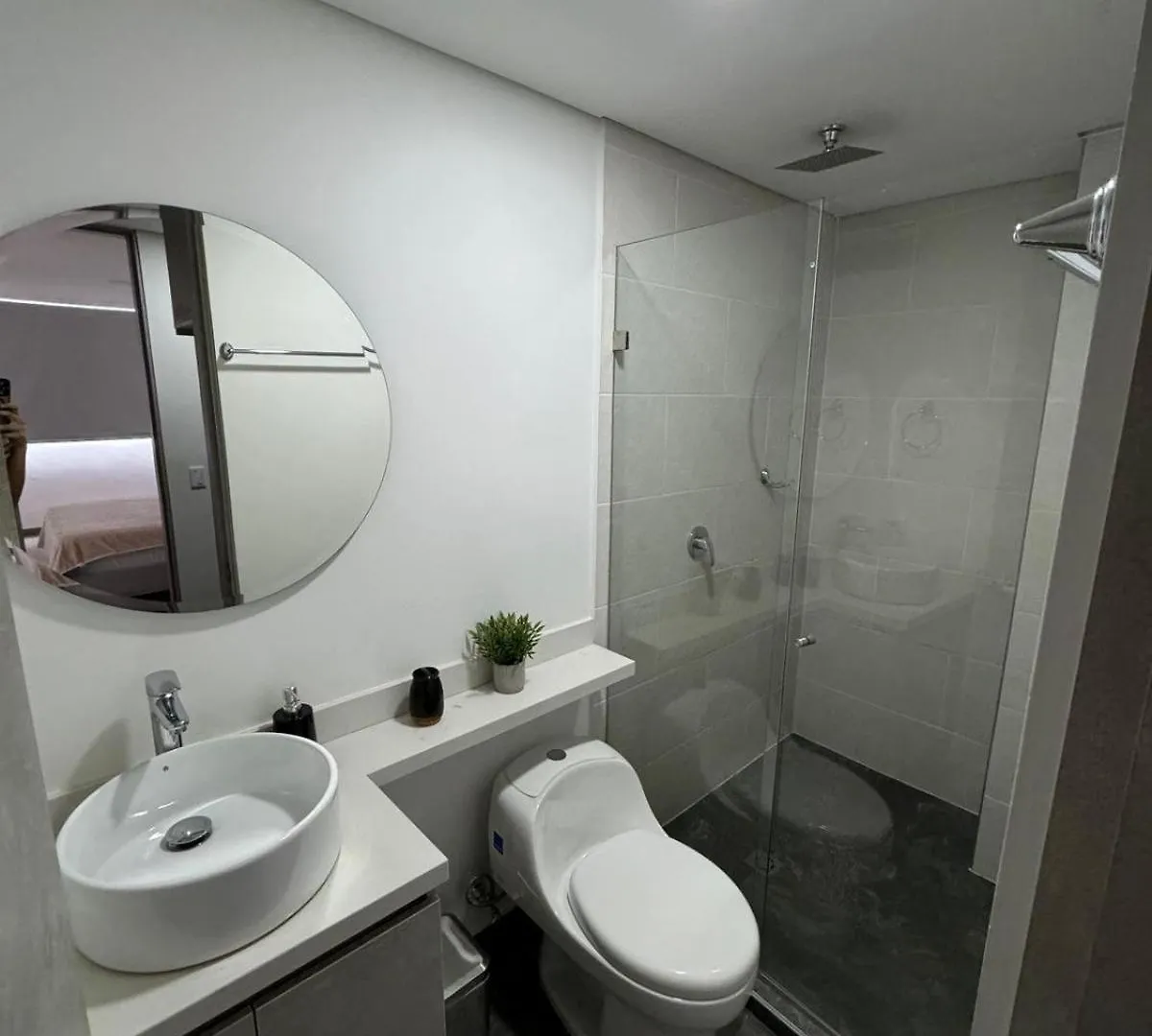 Modern 3 Bedroom Apartment With Balcony Медельин
