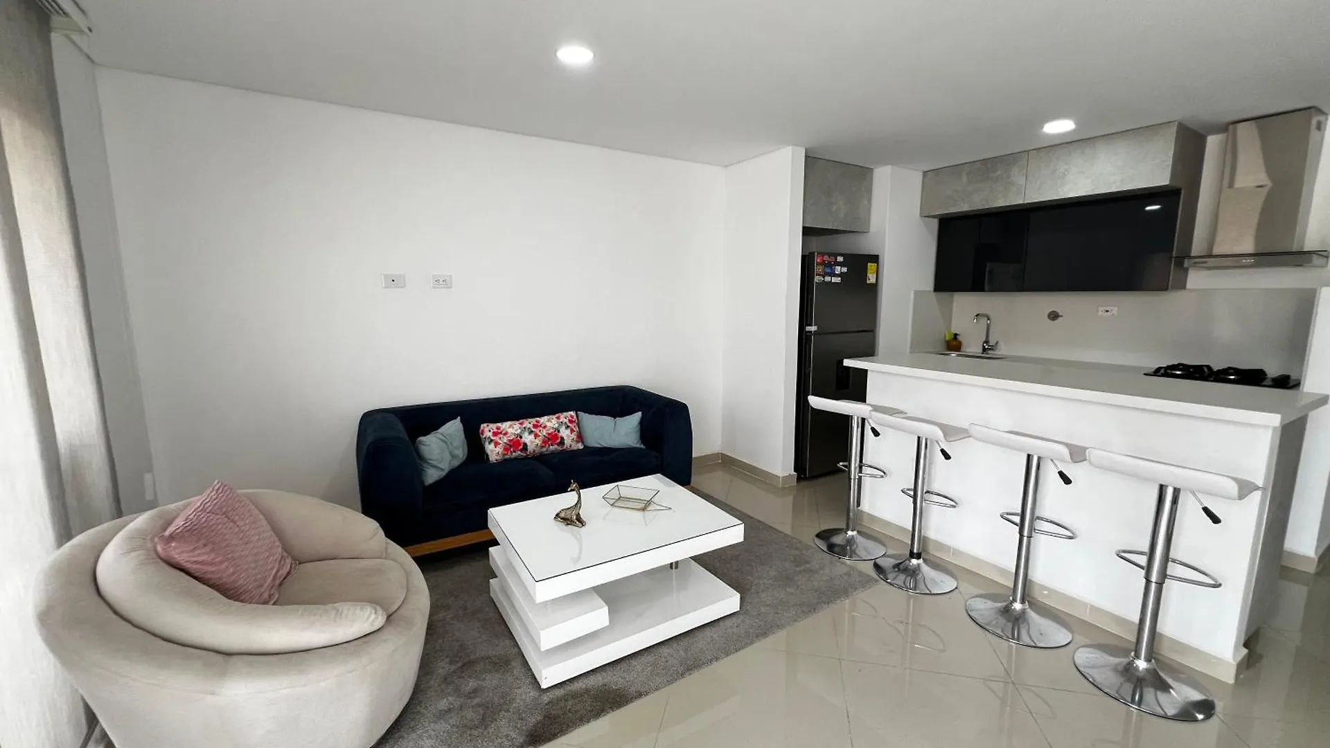 Modern 3 Bedroom Apartment With Balcony Медельин Колумбия