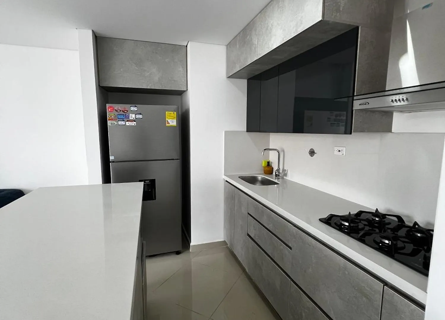 Modern 3 Bedroom Apartment With Balcony Медельин 0*,